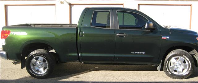 Toyota Tundra 2010 photo 2
