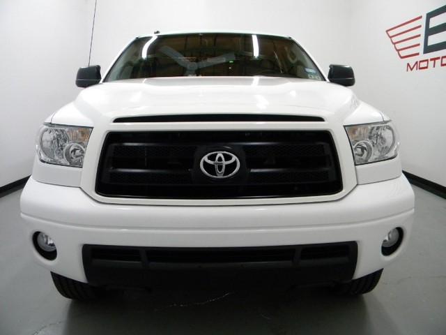 Toyota Tundra 2010 photo 1