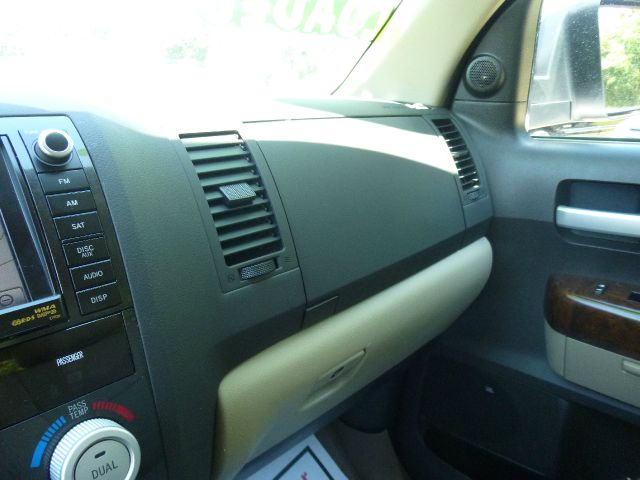 Toyota Tundra 2010 photo 3