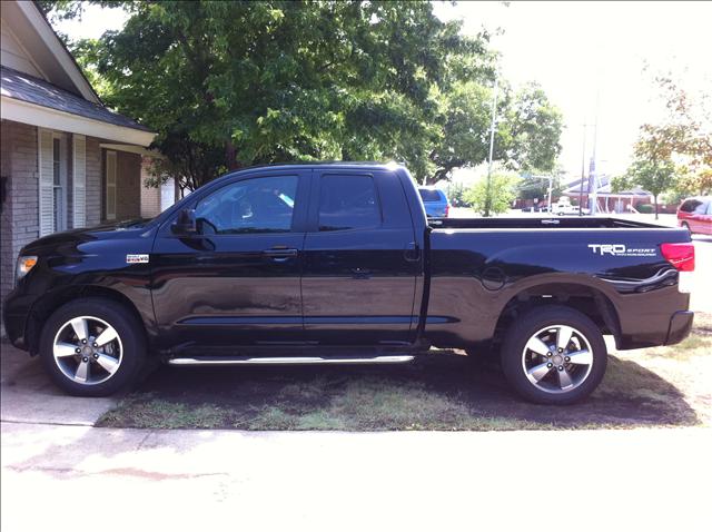 Toyota Tundra 2010 photo 1