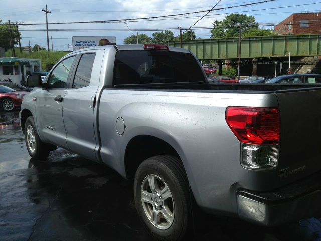 Toyota Tundra 2010 photo 3