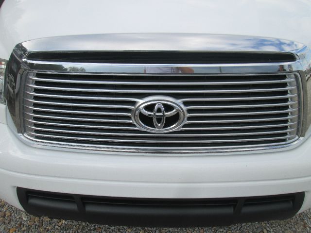 Toyota Tundra 2010 photo 2