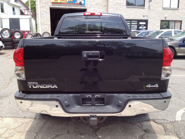 Toyota Tundra 2010 photo 1