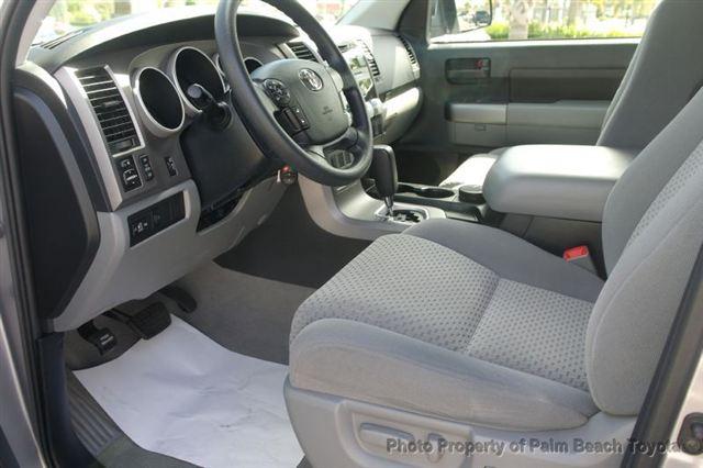 Toyota Tundra 4dr Sdn ES 2.4L Auto Pickup