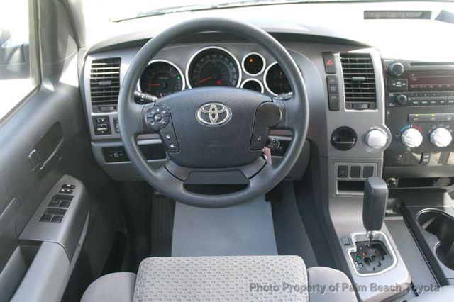 Toyota Tundra 2010 photo 2
