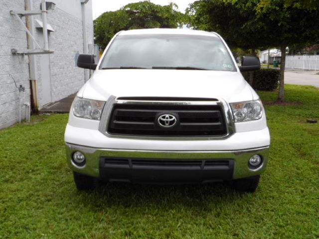 Toyota Tundra 2010 photo 3