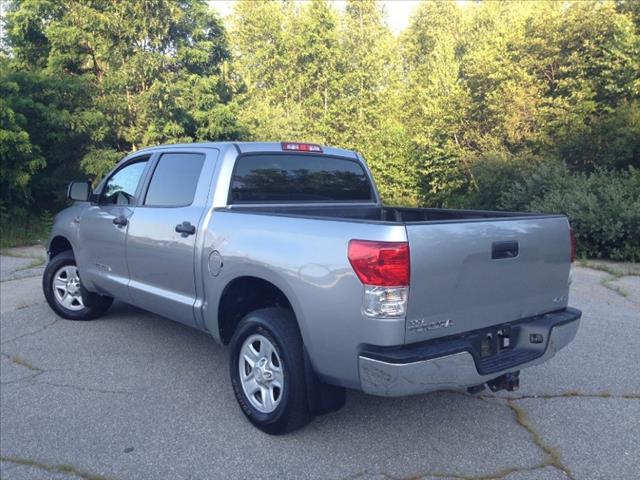 Toyota Tundra 2010 photo 2