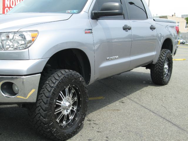 Toyota Tundra 2010 photo 8