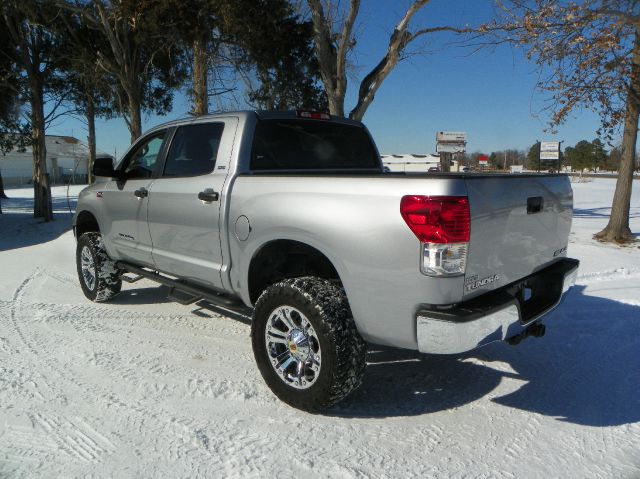 Toyota Tundra 2011 photo 2