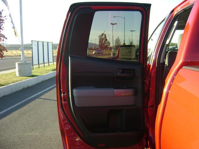 Toyota Tundra 2012 photo 2