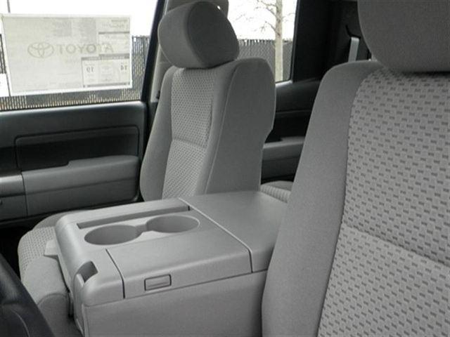 Toyota Tundra 4WD Crew Cab 126.0 SLT Pickup