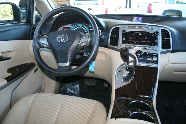 Toyota Venza 2010 photo 2