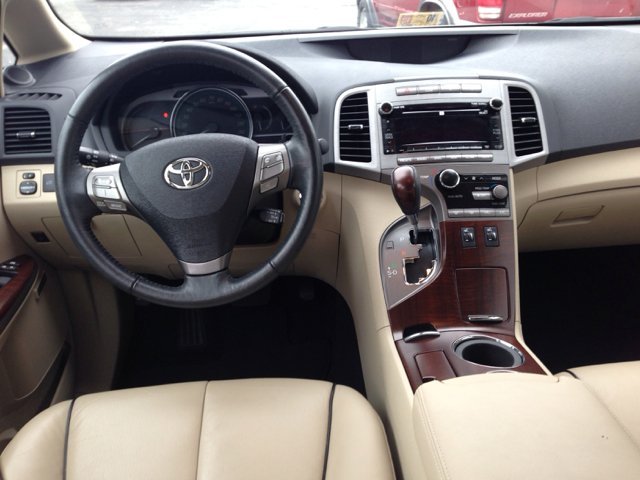 Toyota Venza 2011 photo 2