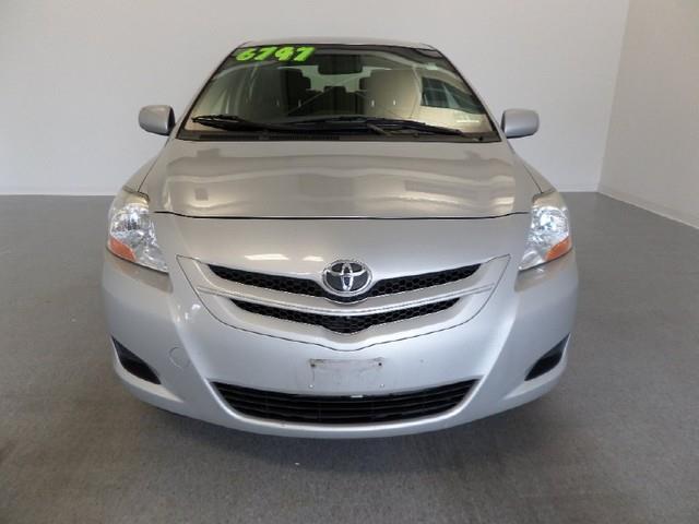 Toyota Yaris 2007 photo 2