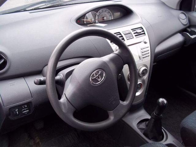 Toyota Yaris 2007 photo 4
