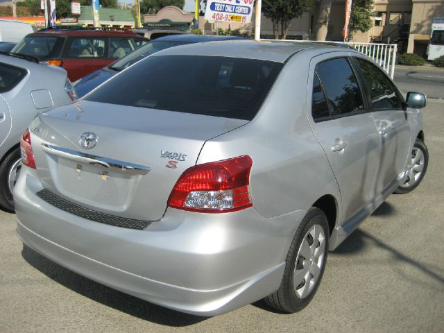 Toyota Yaris 2007 photo 2