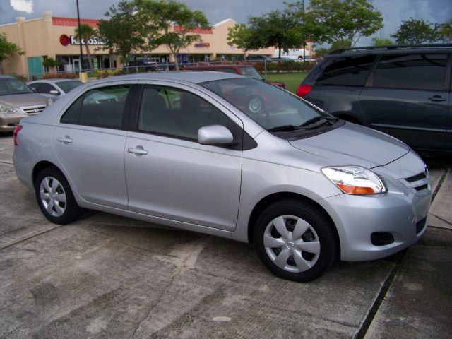 Toyota Yaris 2007 photo 2