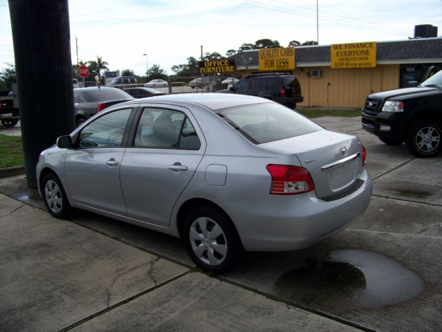 Toyota Yaris 2007 photo 3