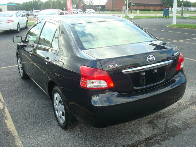 Toyota Yaris 3.5tl W/tech Pkg Sedan