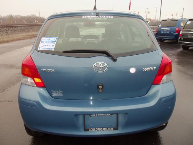 Toyota Yaris 2009 photo 2