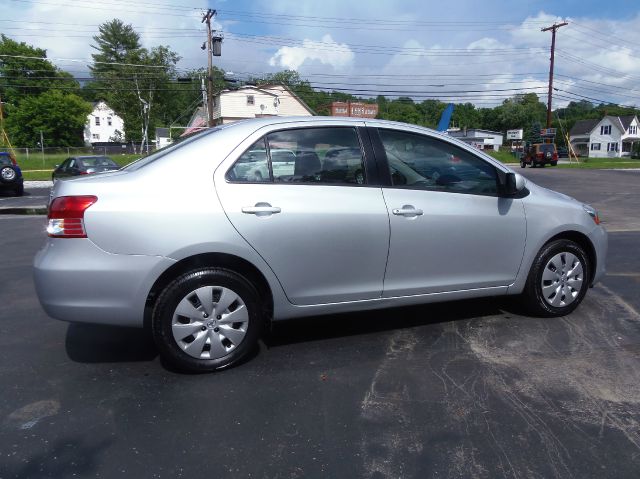 Toyota Yaris 2009 photo 2