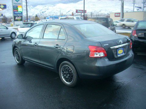 Toyota Yaris 2009 photo 2