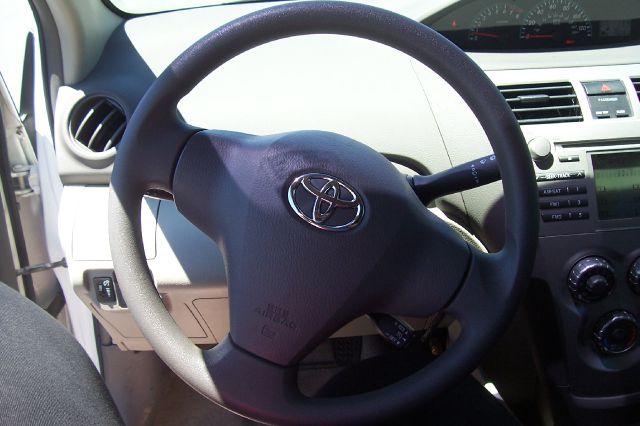 Toyota Yaris 2009 photo 2