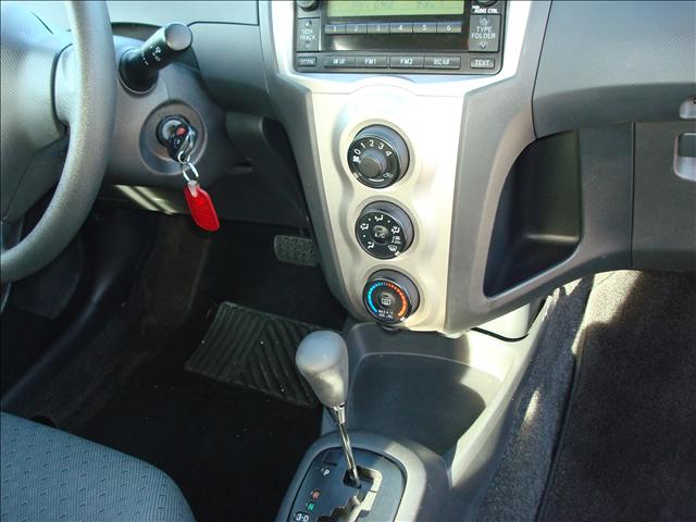 Toyota Yaris 2010 photo 4