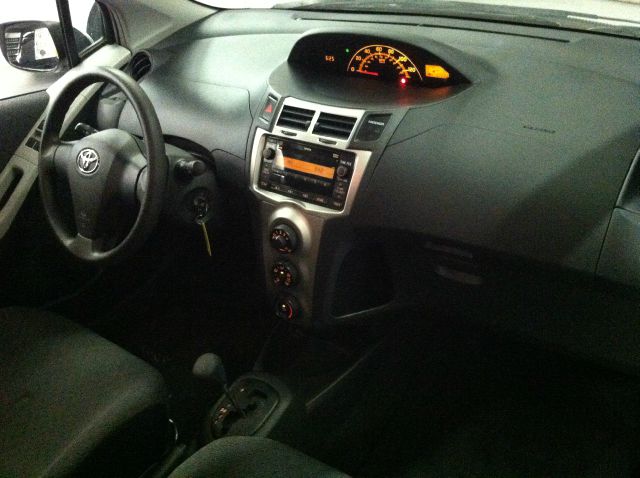 Toyota Yaris 2010 photo 1
