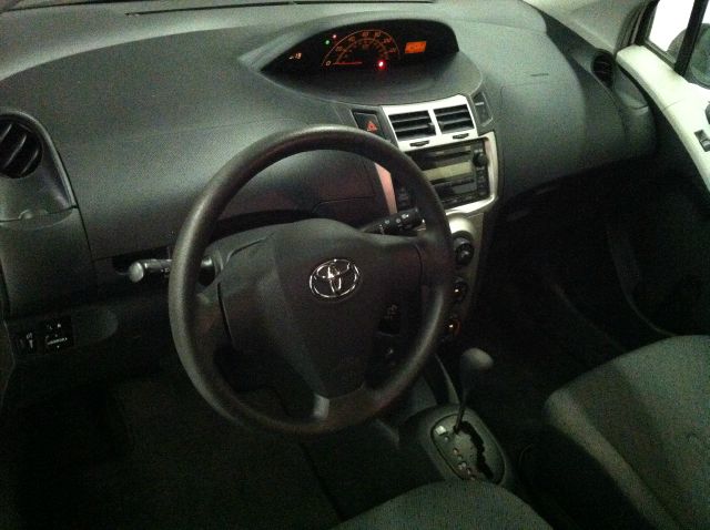 Toyota Yaris 2010 photo 17