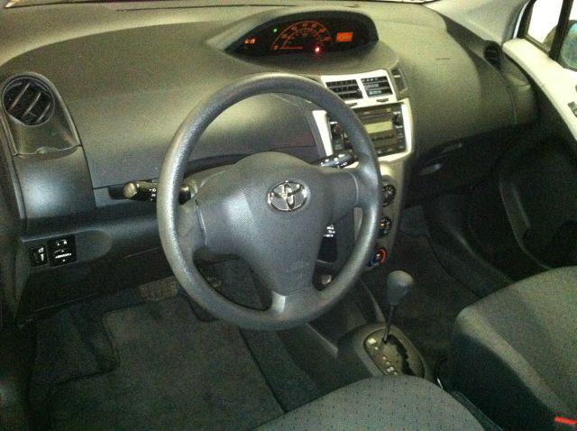 Toyota Yaris 2010 photo 4