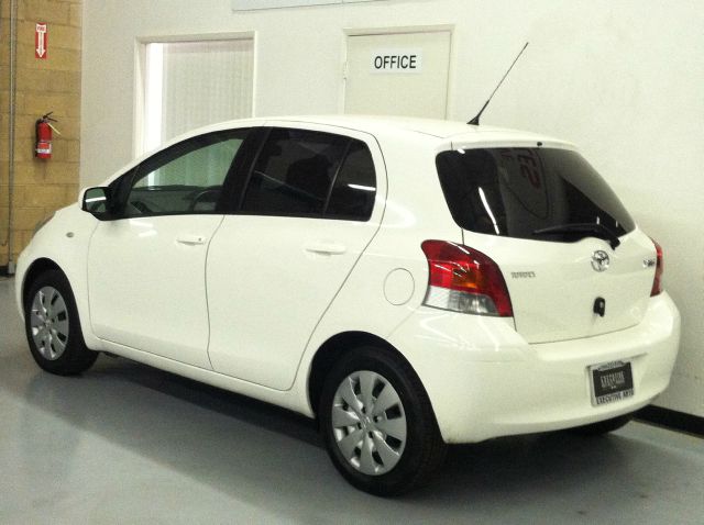 Toyota Yaris 2010 photo 7