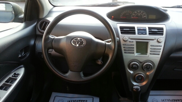 Toyota Yaris AUTO GS Sedan