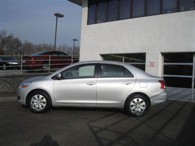Toyota Yaris 2010 photo 2