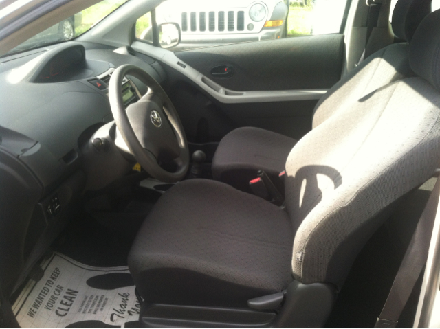 Toyota Yaris 2010 photo 2