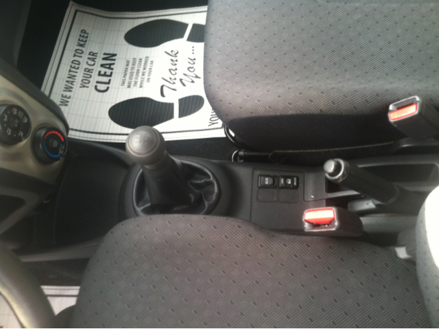 Toyota Yaris 2010 photo 3