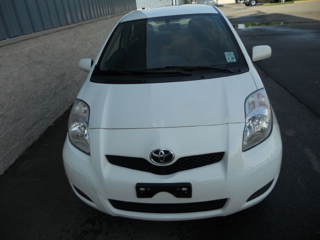 Toyota Yaris 2010 photo 10