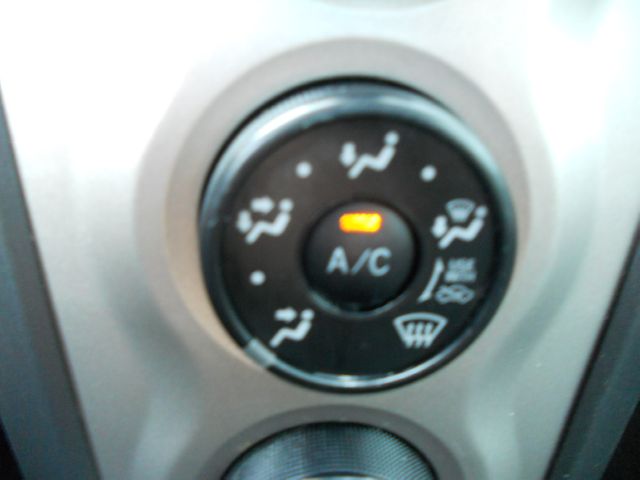 Toyota Yaris 2010 photo 11