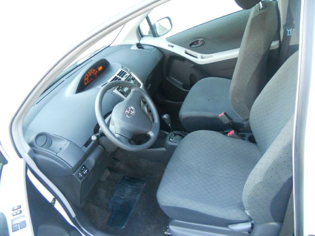 Toyota Yaris 2010 photo 2