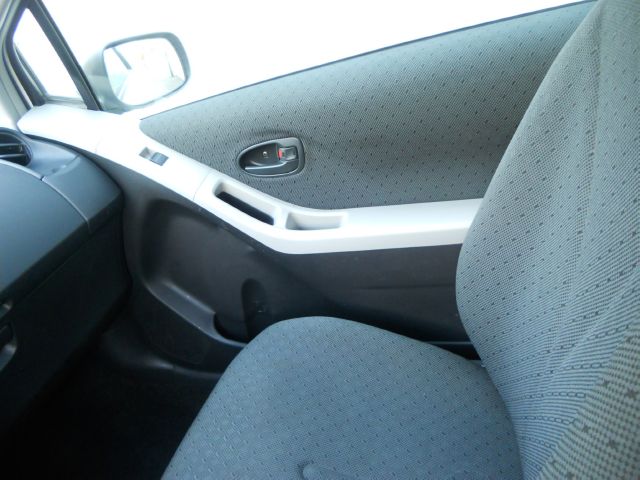 Toyota Yaris 2010 photo 6