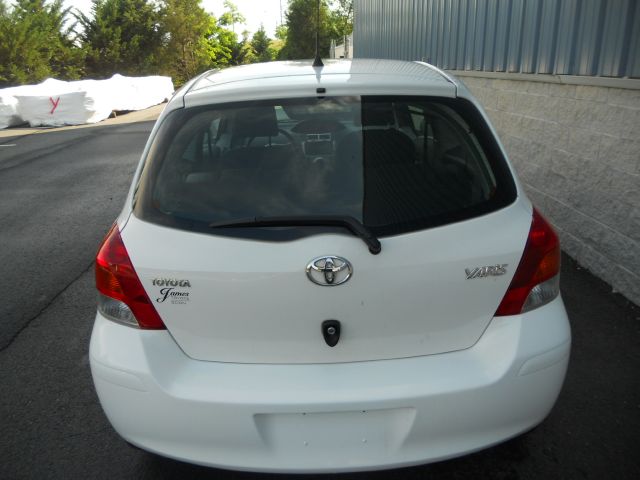 Toyota Yaris 2010 photo 7