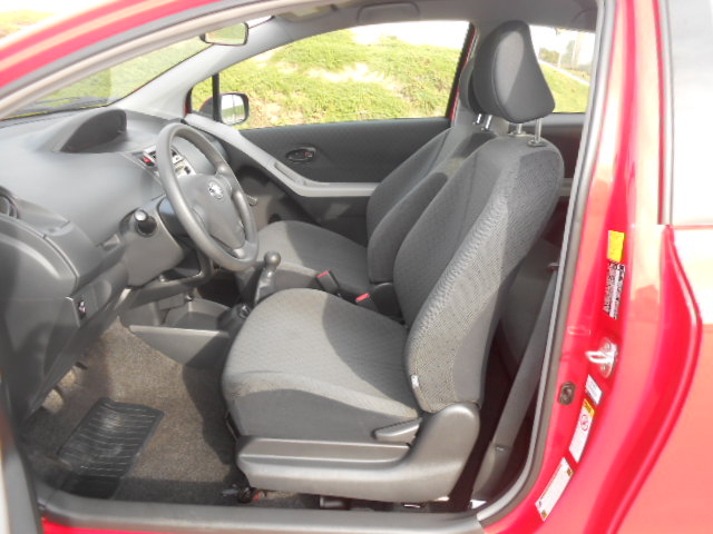Toyota Yaris 2010 photo 2