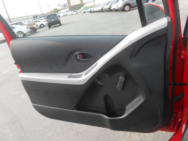 Toyota Yaris 2010 photo 3