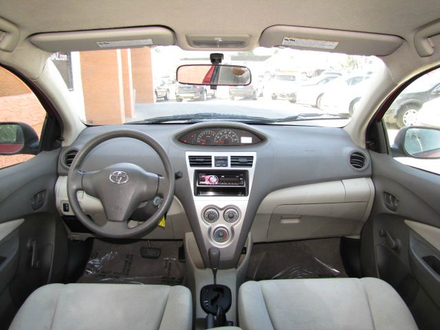 Toyota Yaris 2010 photo 4
