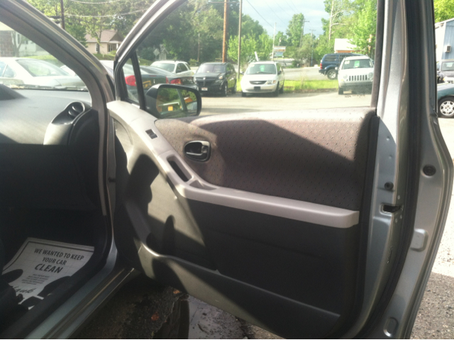 Toyota Yaris 2010 photo 2