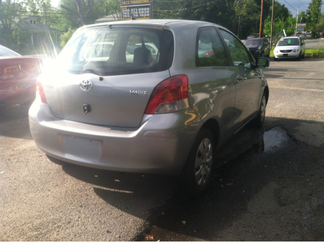 Toyota Yaris 2010 photo 3