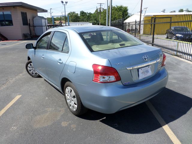 Toyota Yaris 2010 photo 1