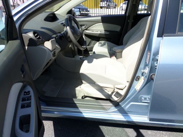 Toyota Yaris 2010 photo 2