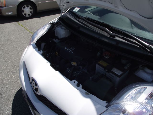 Toyota Yaris 2011 photo 1