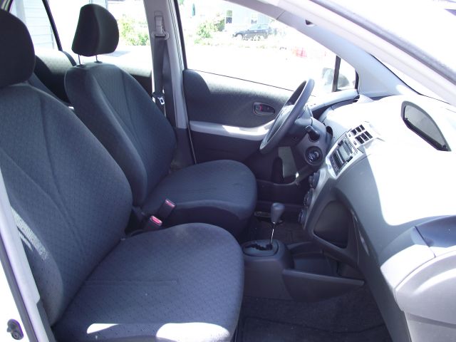 Toyota Yaris 2011 photo 12